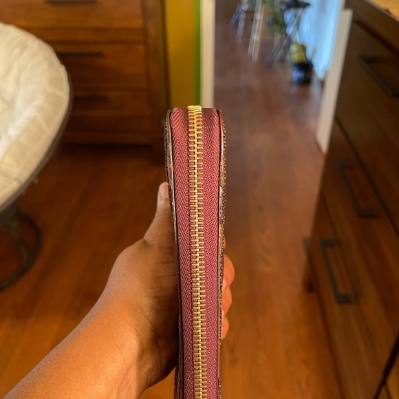 Authentic LV Limited Edition Zippy Wallet - Picture 5 of 15